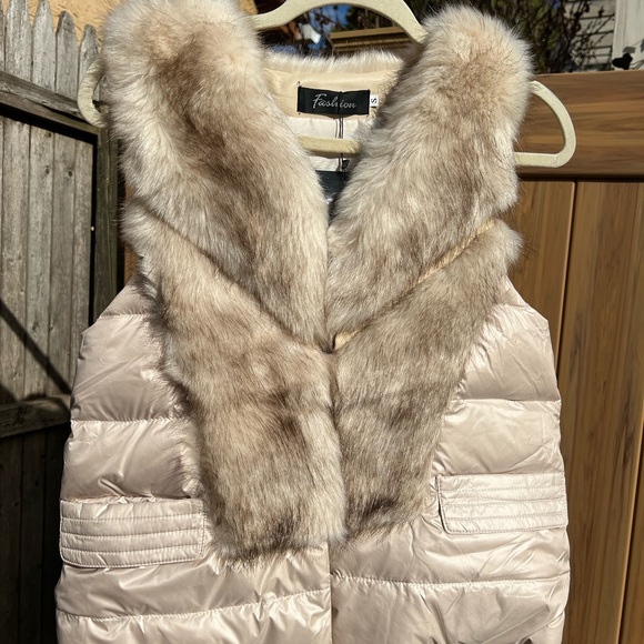 Faux Fur Winter Puffer Ski Vest- Beige - Picture 3 of 6
